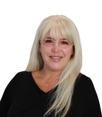 Portrait of Ariel Pitcher, REALTOR ®.
